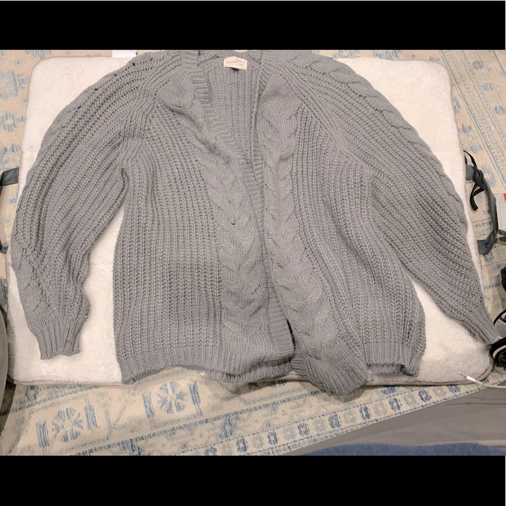 Universal Threads Sweater
